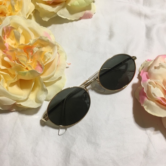Urban Outfitters Accessories - Urban Outfitters Vintage Rounded Sunglasses